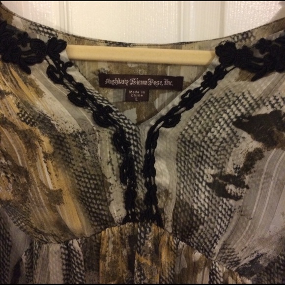 Pretty Sheer Blouse - Picture 2 of 3